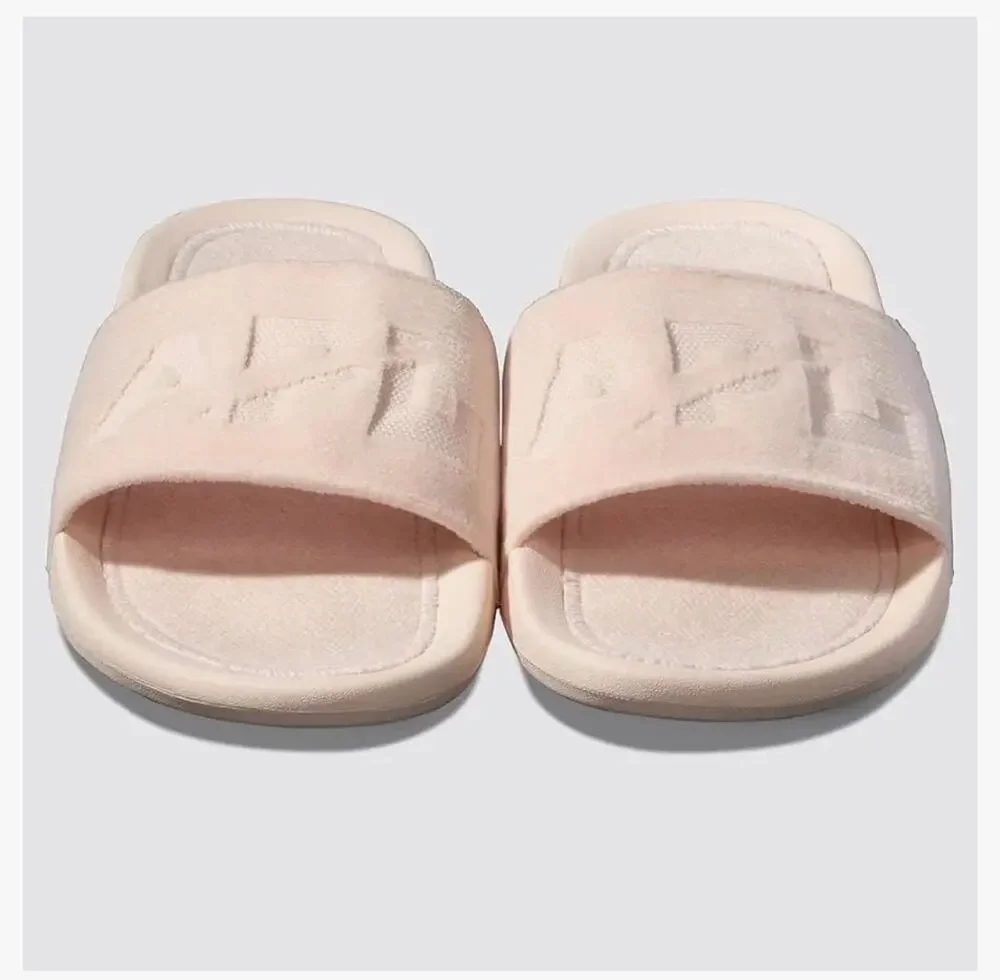 New APL mens techloom velvet crème slides sandals size 11